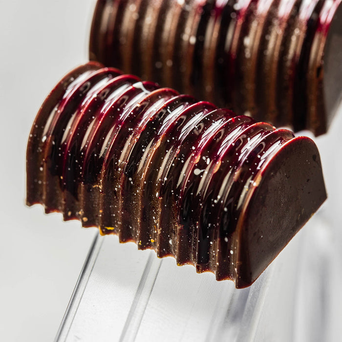 Chocolate World Buche Pleated Polycarbonate Chocolate Mold – ~4.45 x 1.10 x 0.43 in, 7 Cavities