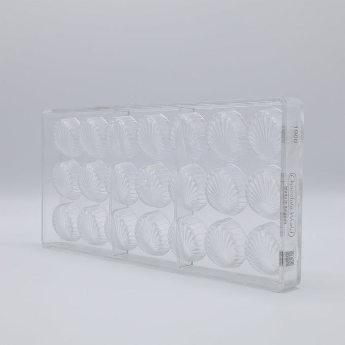 Chocolate World Leaf Pleated Polycarbonate Chocolate Mold – ~1.57 x 0.98 x 0.39 in, 21 Cavities