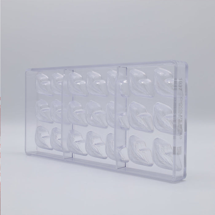 Chocolate World Lips Facet Polycarbonate Chocolate Mold – ~1.38 x 0.87 x 0.47 in, 21 Cavities