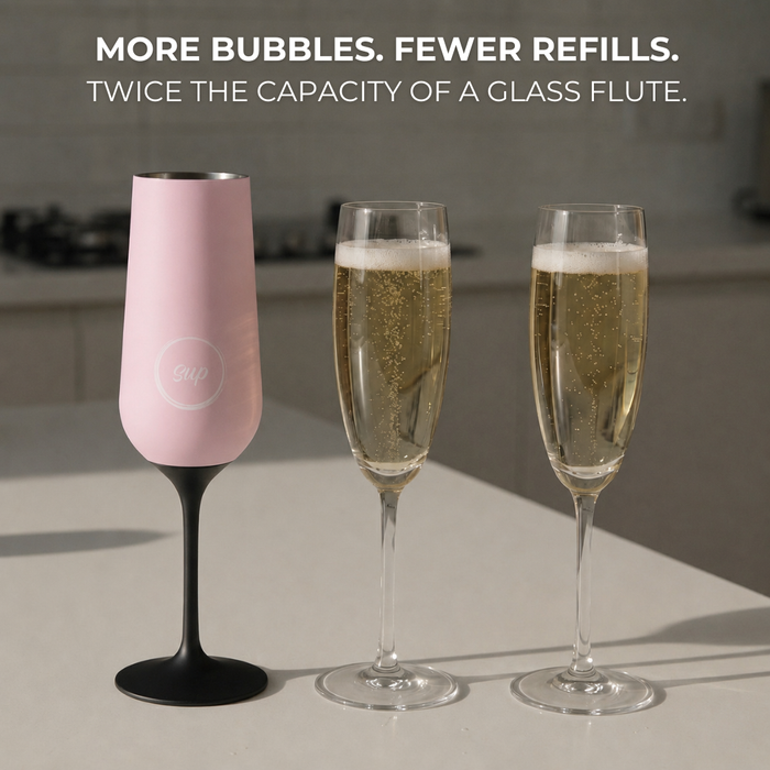 Pink and black insulated flute with two champagne flutes filled with prosecco