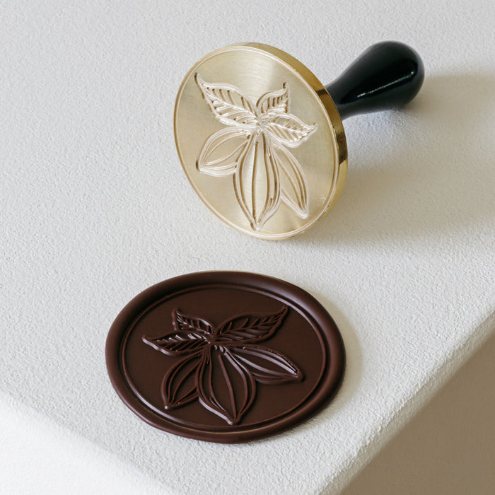 Martellato Cocoa chocolate stamp Ø60 mm product image,
Martellato Cocoa decorating stamp designed by Frank Haasnoot,
Martellato chocolate stamp for creating cocoa-themed chocolate decorations
